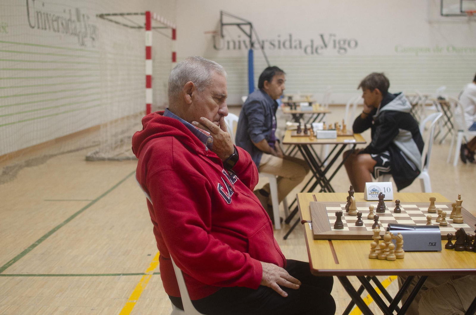Galería | Lóstreo vive un torneo solidario y rápido de ajedrez
