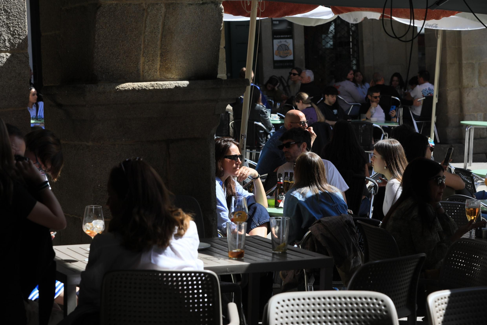 Galería | Los ourensanos salen a la calle y llenan las terrazas por el Día del Padre
