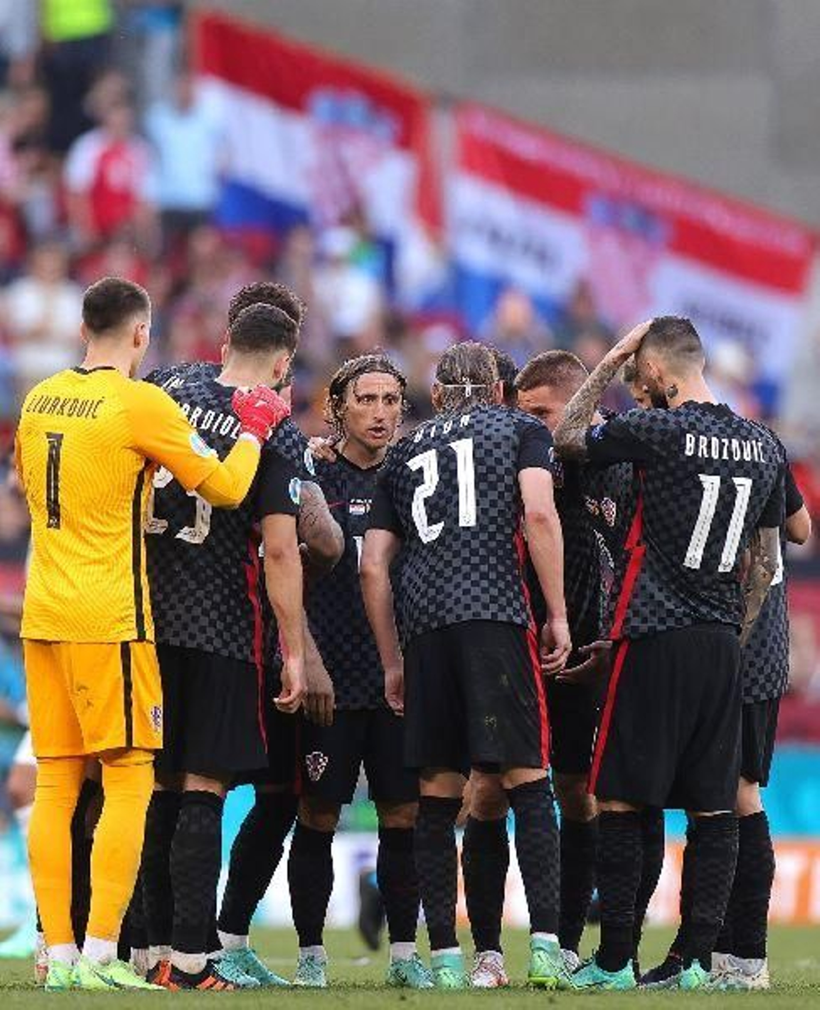 España sufre en su pase a cuartos 20