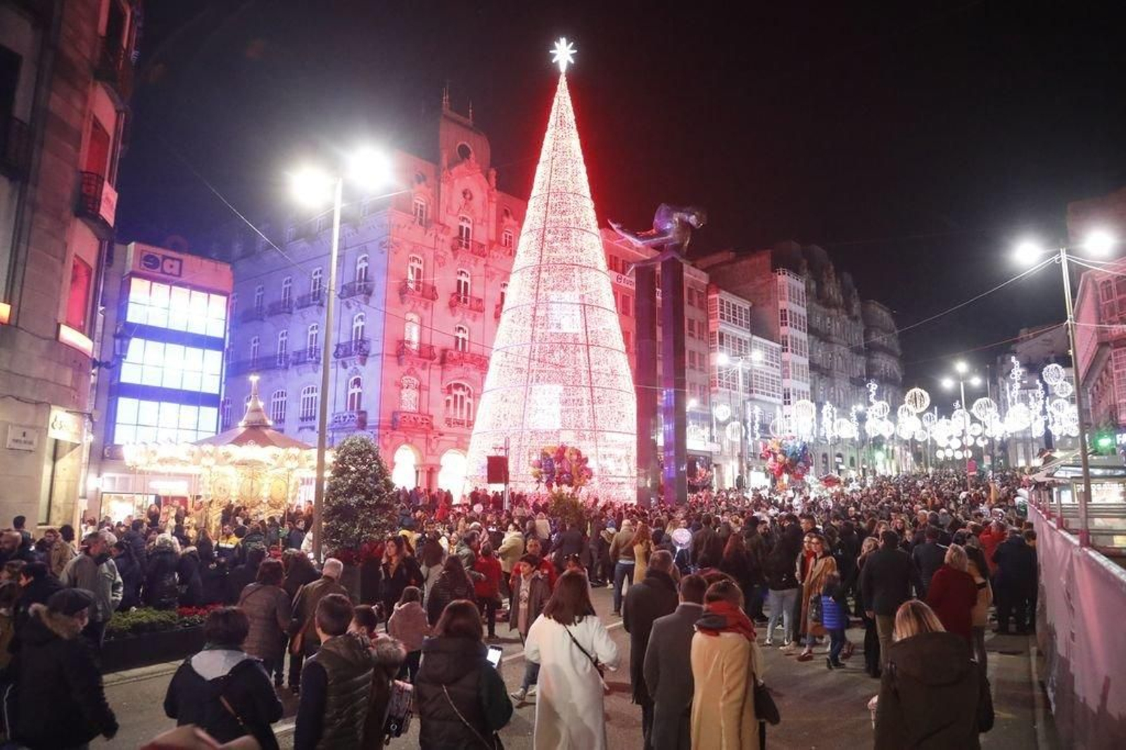Los turistas invaden Vigo en el Puente244