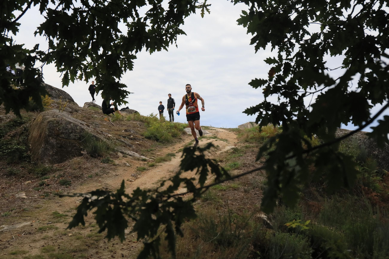 Galería | El Trail Ribeira Sacra cumple diez años y lo celebra entre montes y miradores, en fotos