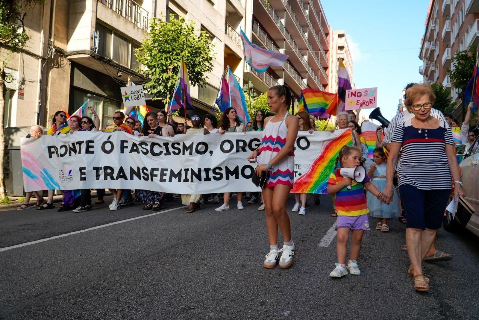 Galería | Una marea multicolor inunda las calles de Vigo por el Día del Orgullo LGTBIQ+