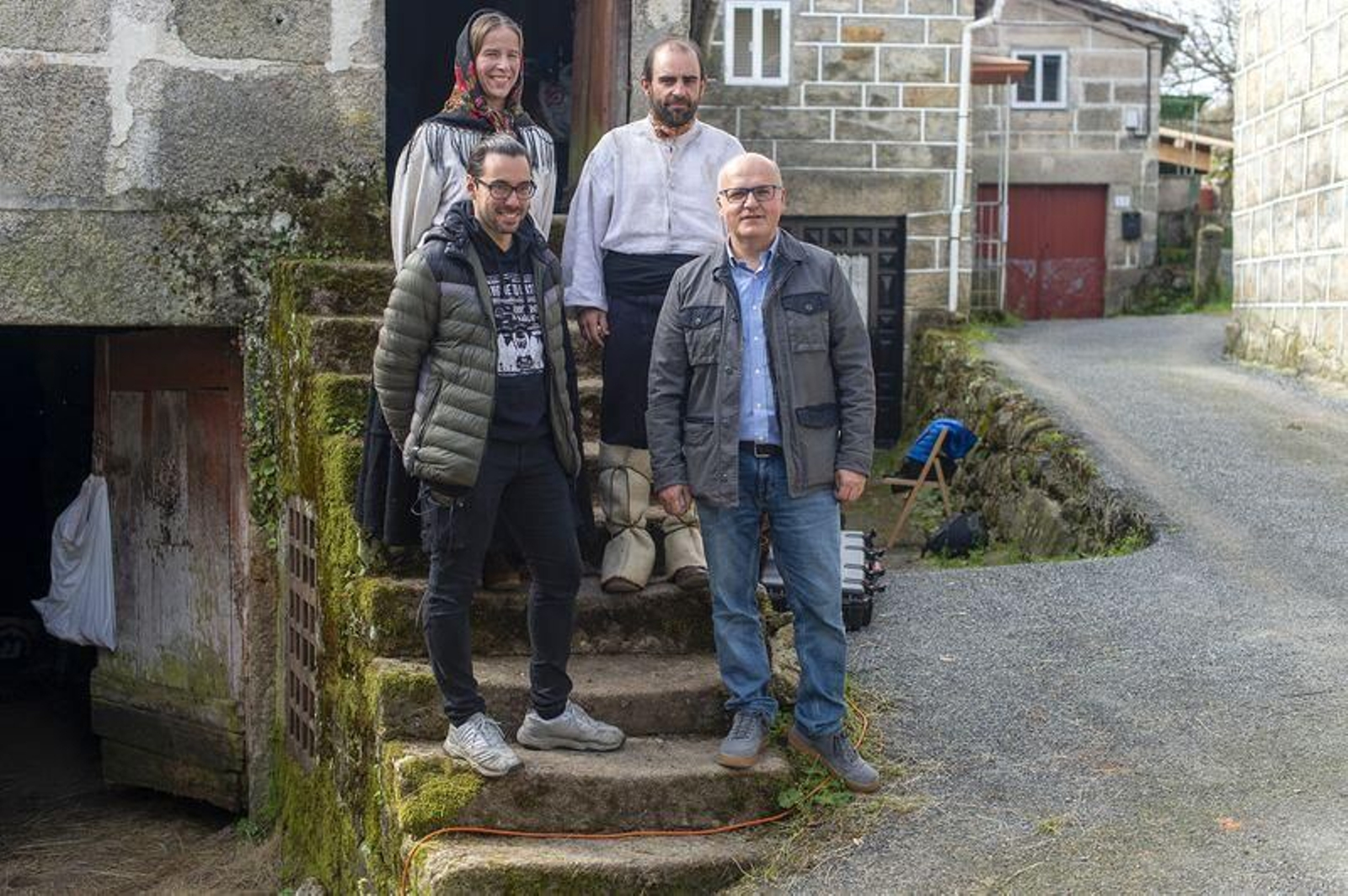 Helen Bertels, Marcos Vázquez, Óscar Doviso y Manuel Baltar, en una pausa del rodaje.