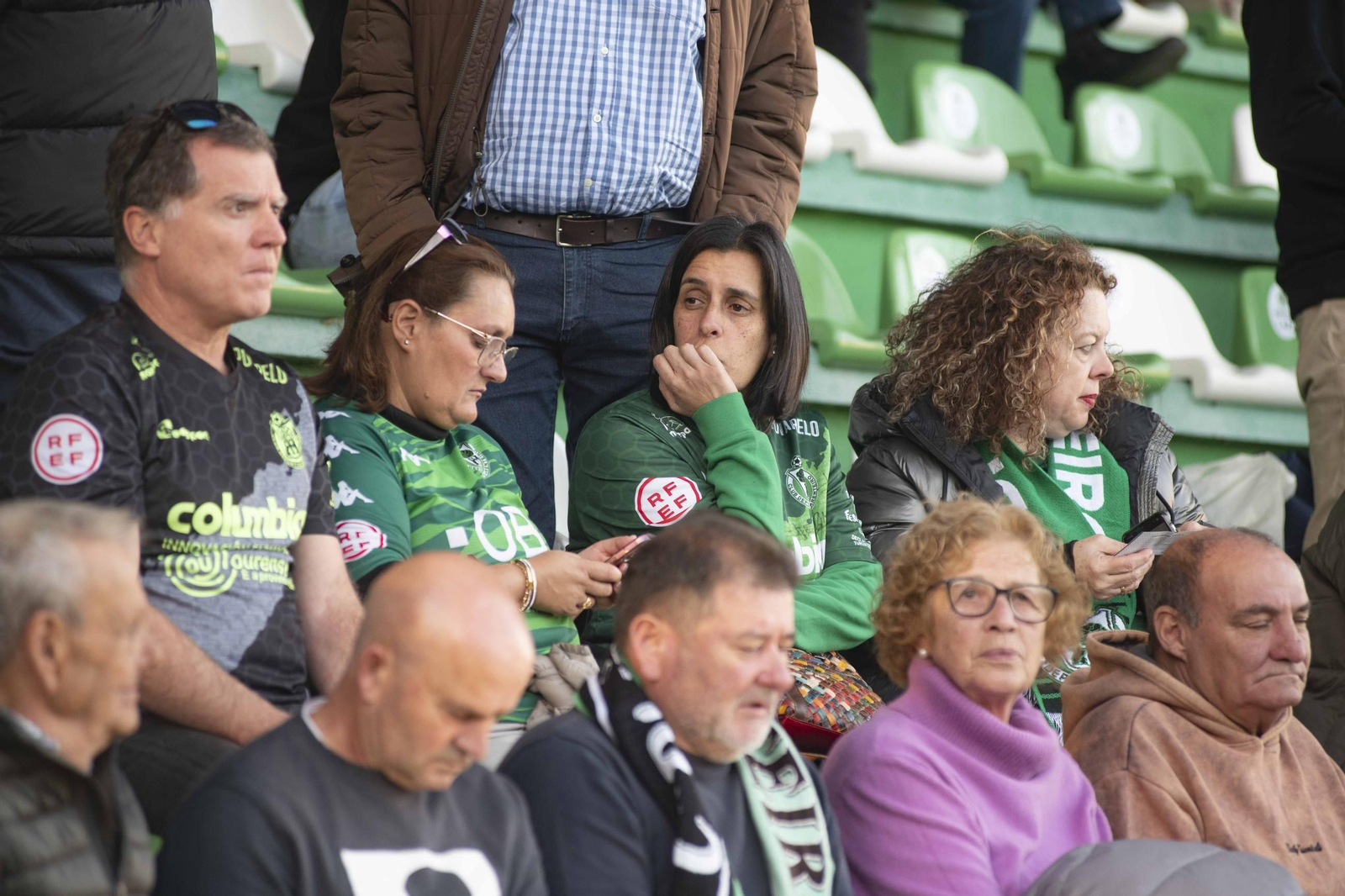 Galería | El Arenteiro y el Racing de Ferrol , protagonistas del derbi gallego en Espiñedo