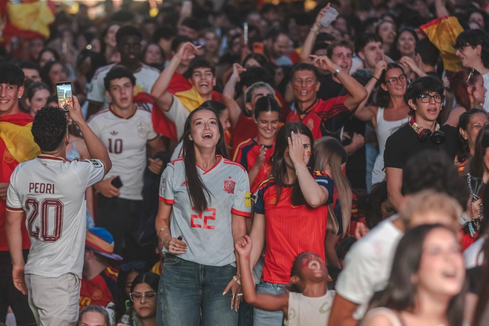 Galería | La ilusión por España en la semifinal tiñe de rojo la provincia de Ourense, en fotos