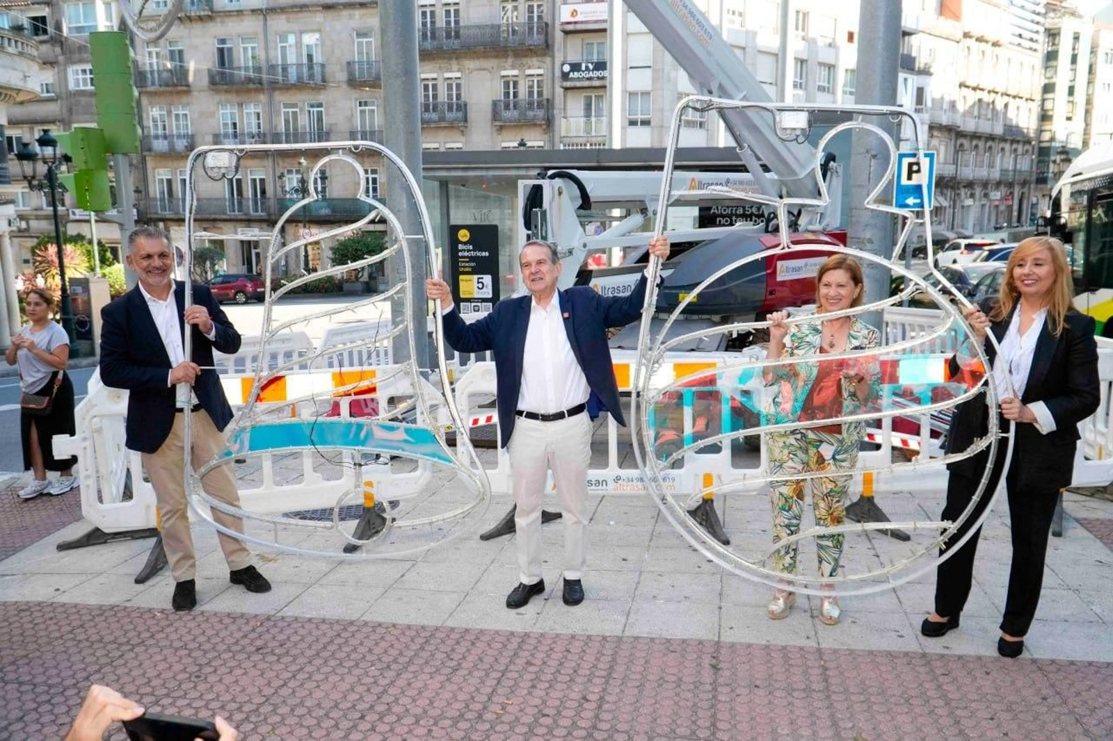Galería | Vigo inicia el montaje de los grandes elementos de la Navidad