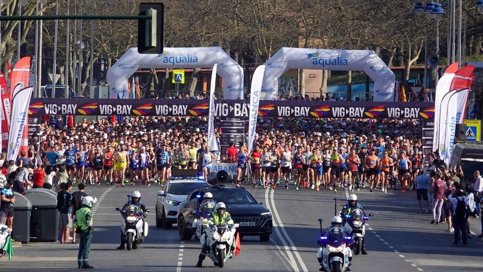 Pistoletazo de salida a la multitudinaria Vig-Bay 2024 en Samil.