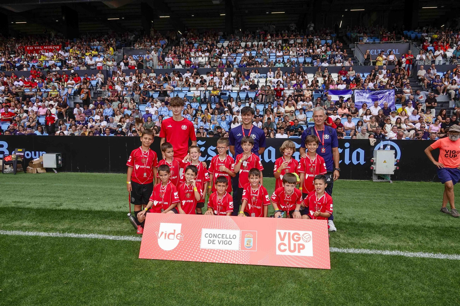 Galería | Balaídos despide la Vigo Cup con el acto de clausura y entrega de medallas