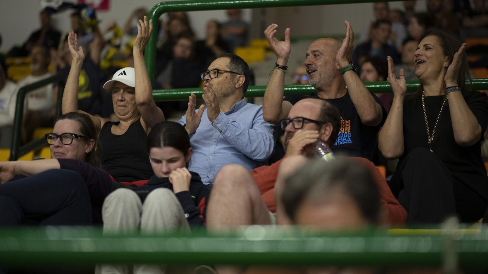 El Pazo aplaudió a un COB que lo dejó todo ante el Palencia.