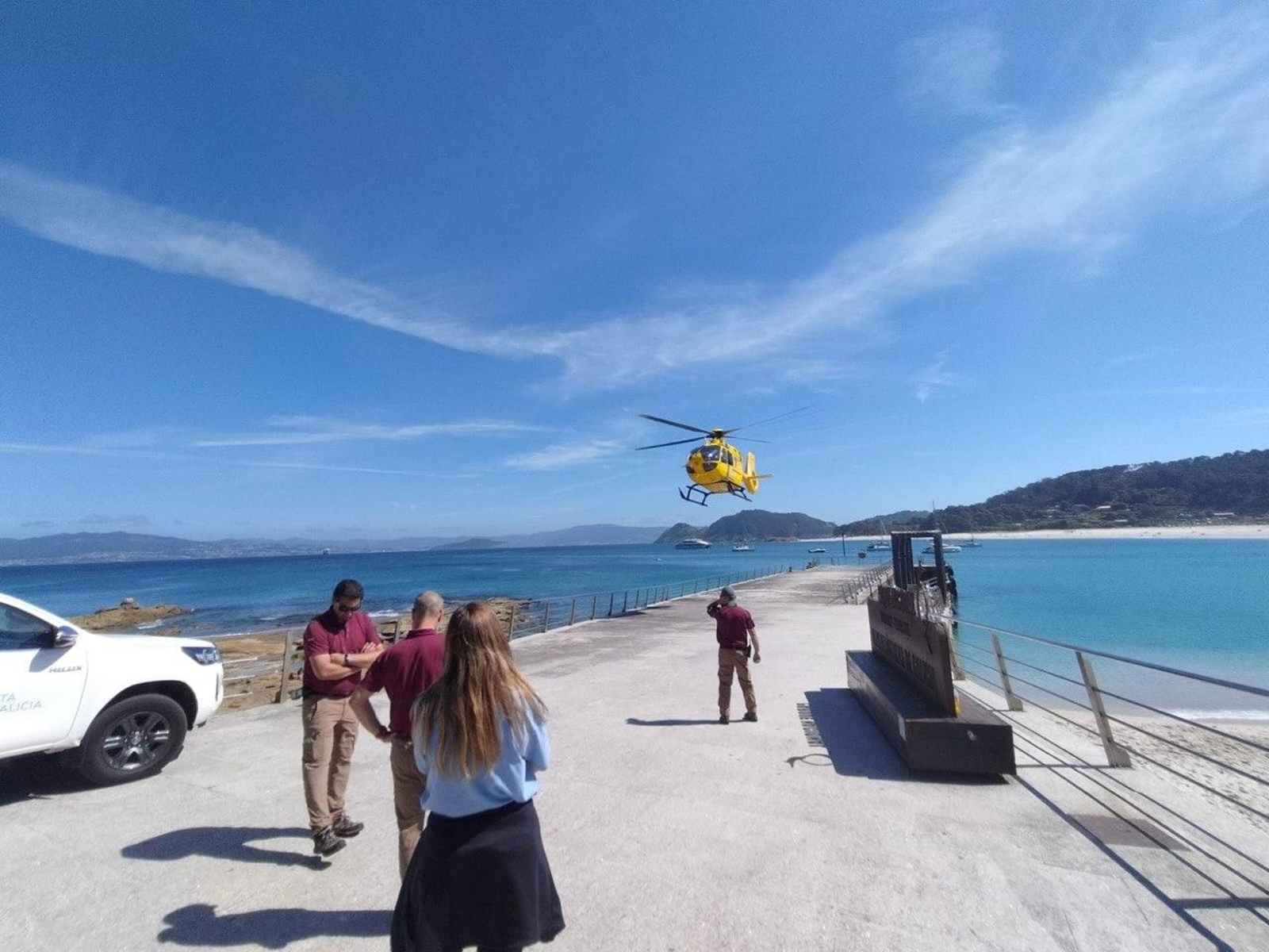 El helicóptero del 061 llevó a la turista de Cíes al Hospital Meixoeiro