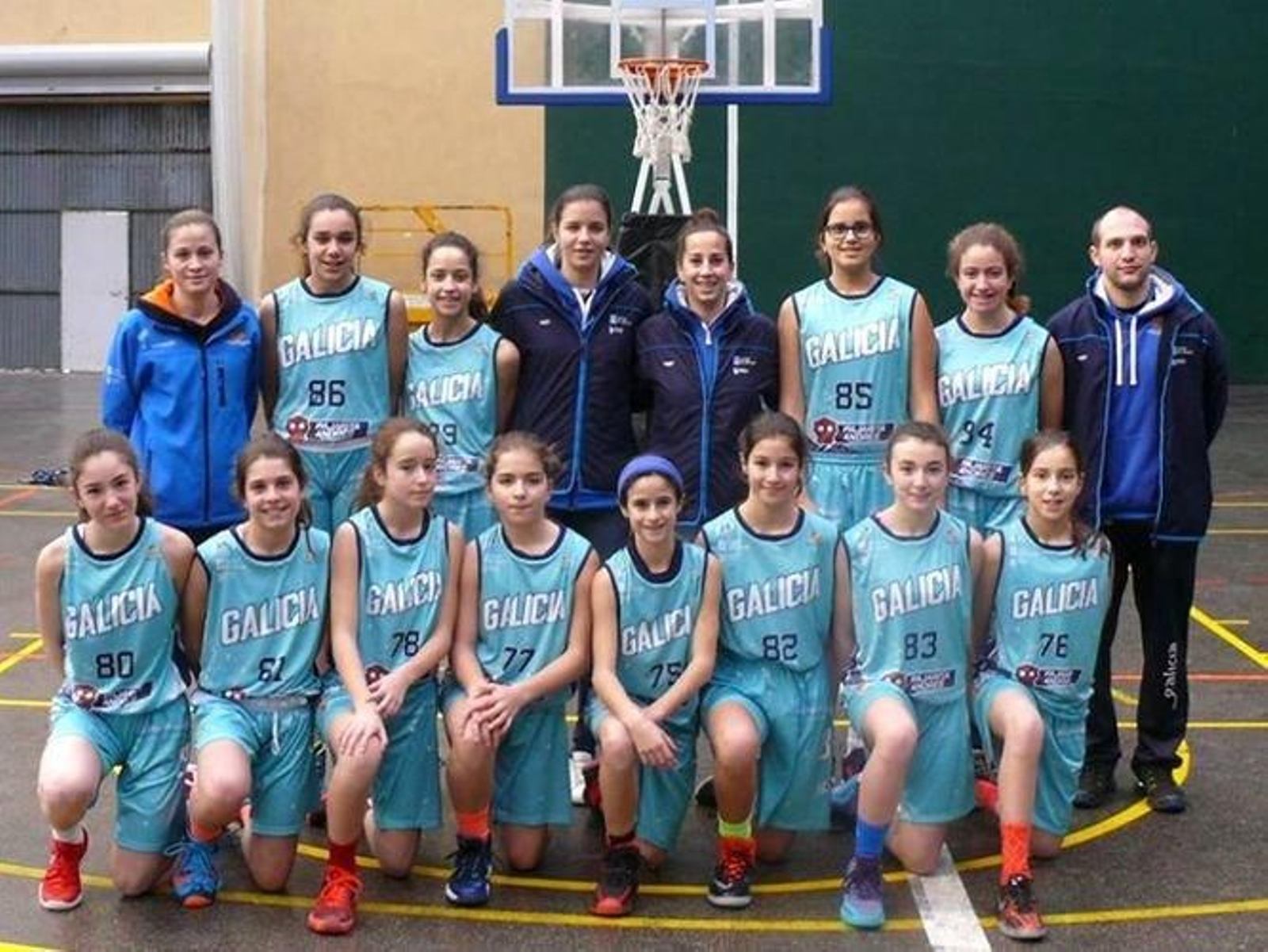 Las chicas de la selección gallega de minibasket, candidatas al ascenso de categoría.