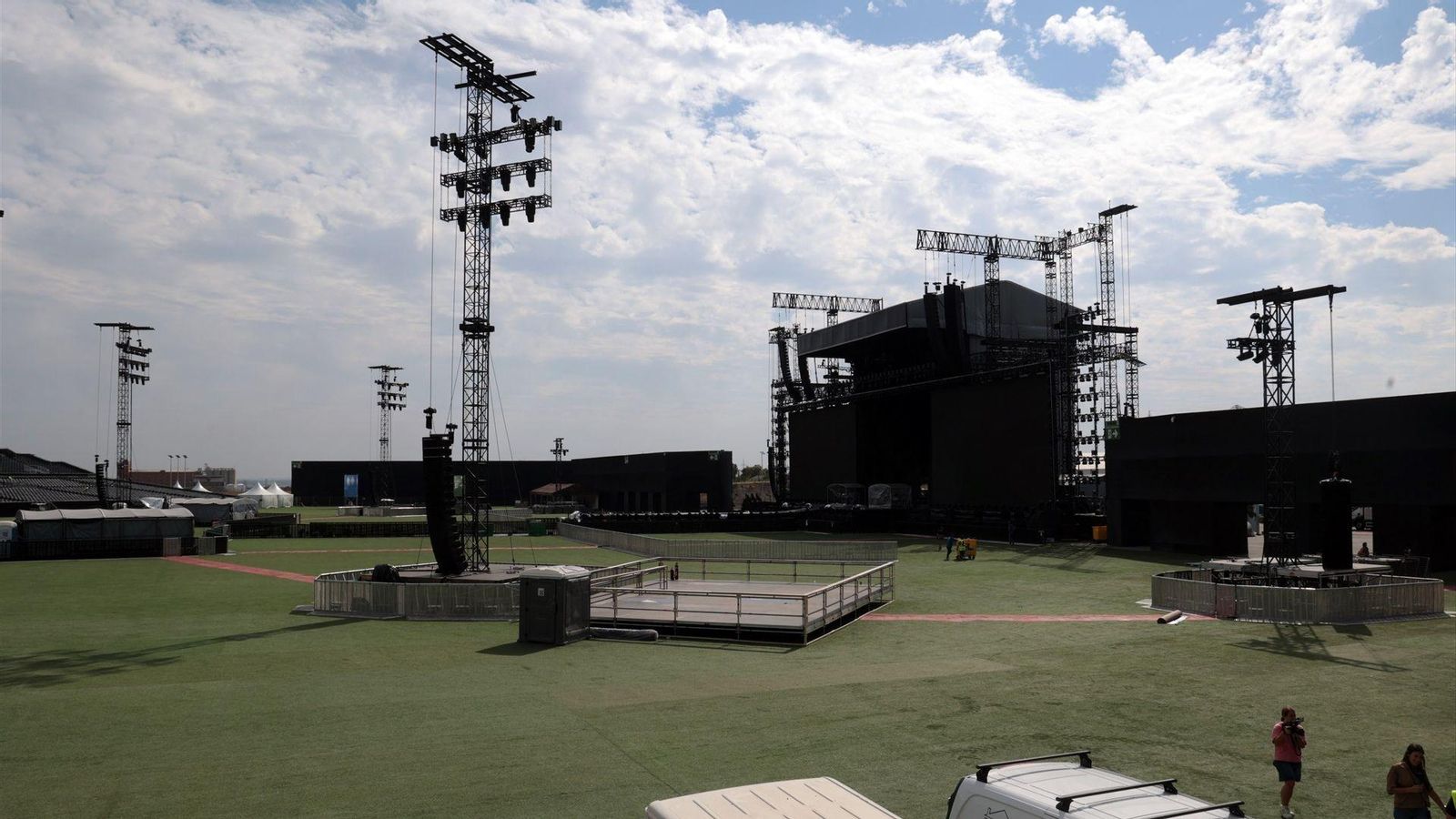 Fase de montaje del escenario de Shakira en Madrid.
