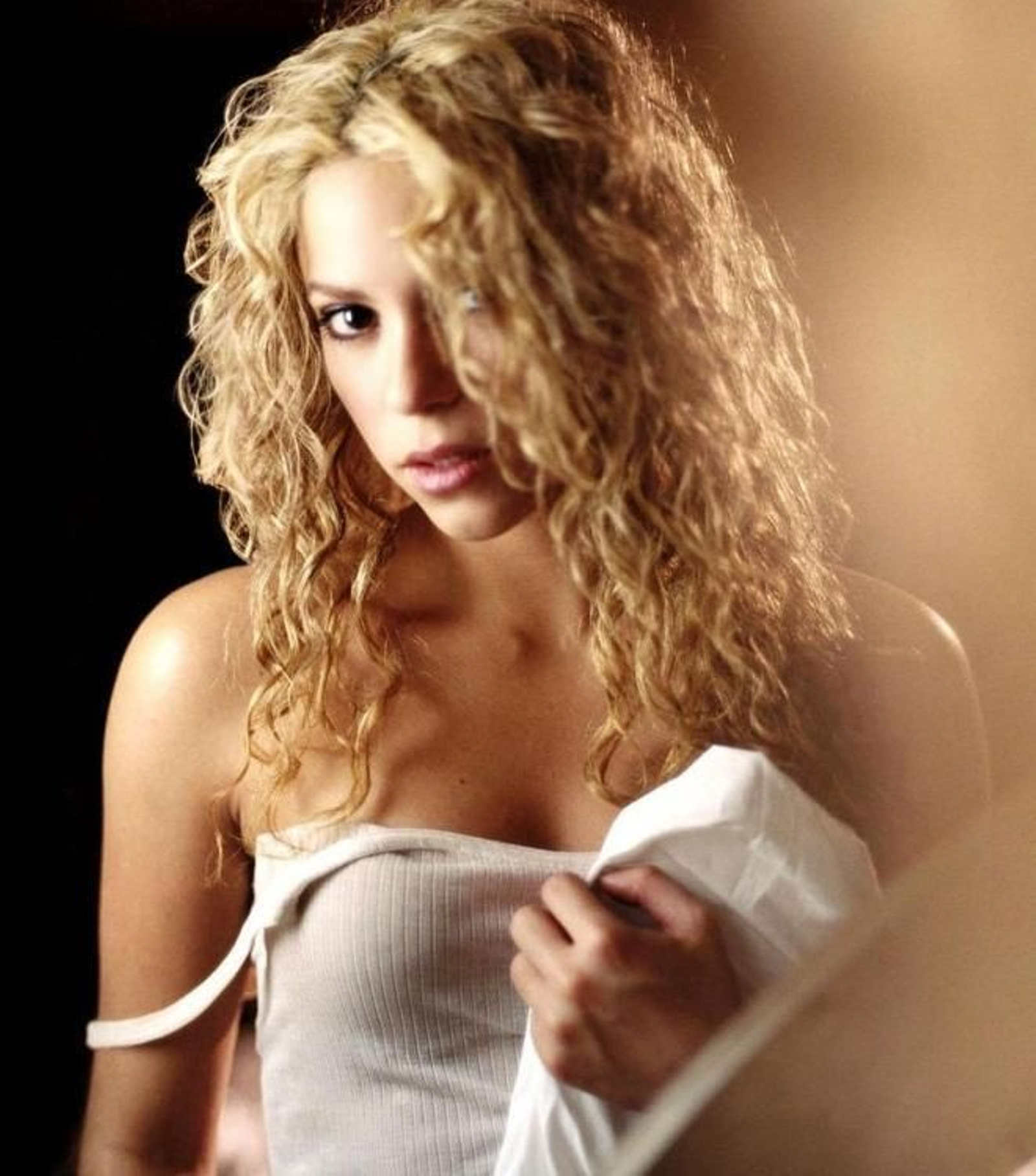 60. Shakira