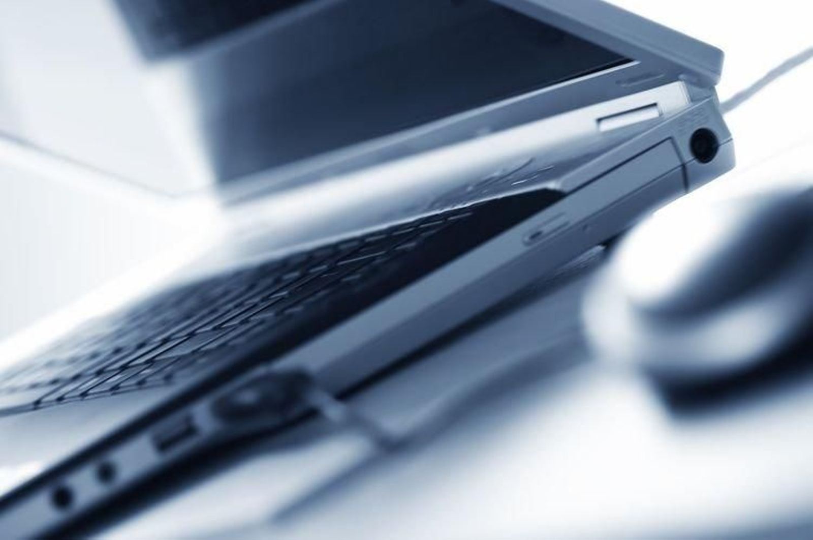 Un ordenador portátil.