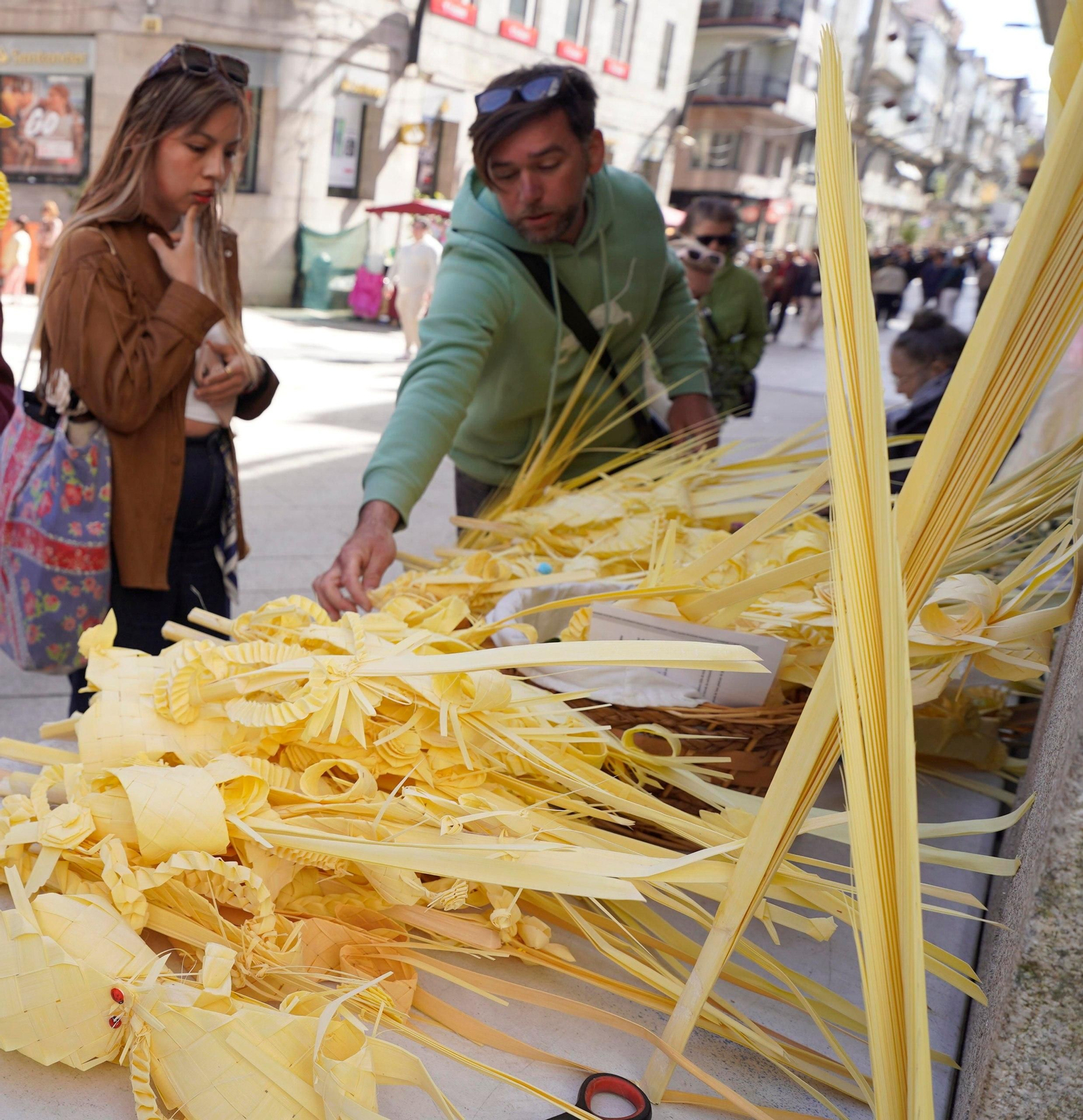 Galería | La Borriquita llena de fe y color las calles de Vigo