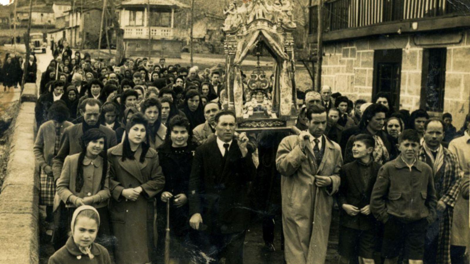 Procesión da virxe do Cristal de cando Alonso Montero foi coñecer a imaxe.