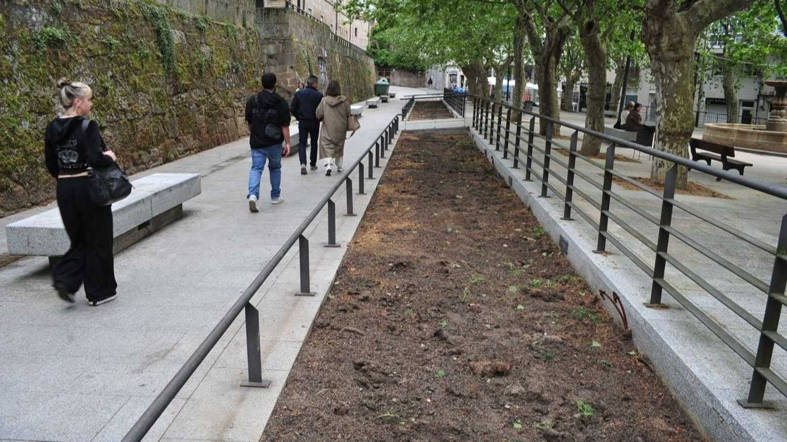 El estado de la fuente de la plaza