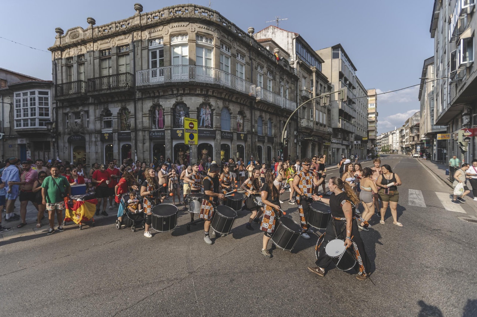 Galería |  Verín se echa a la calle al compás de las batucadas