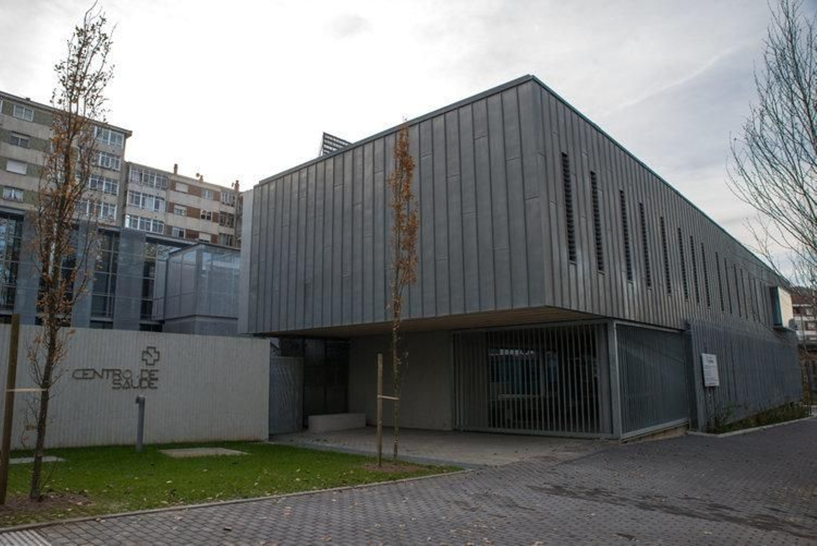 El centro de salud de O Couto, ya sin las vallas de obra, pendiente de recibir licencia.