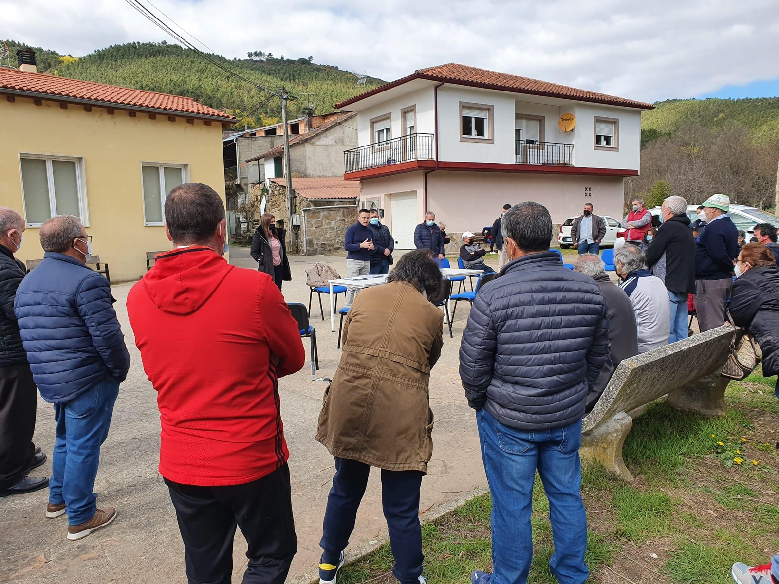 Reunión con los vecinos de Infesta.
