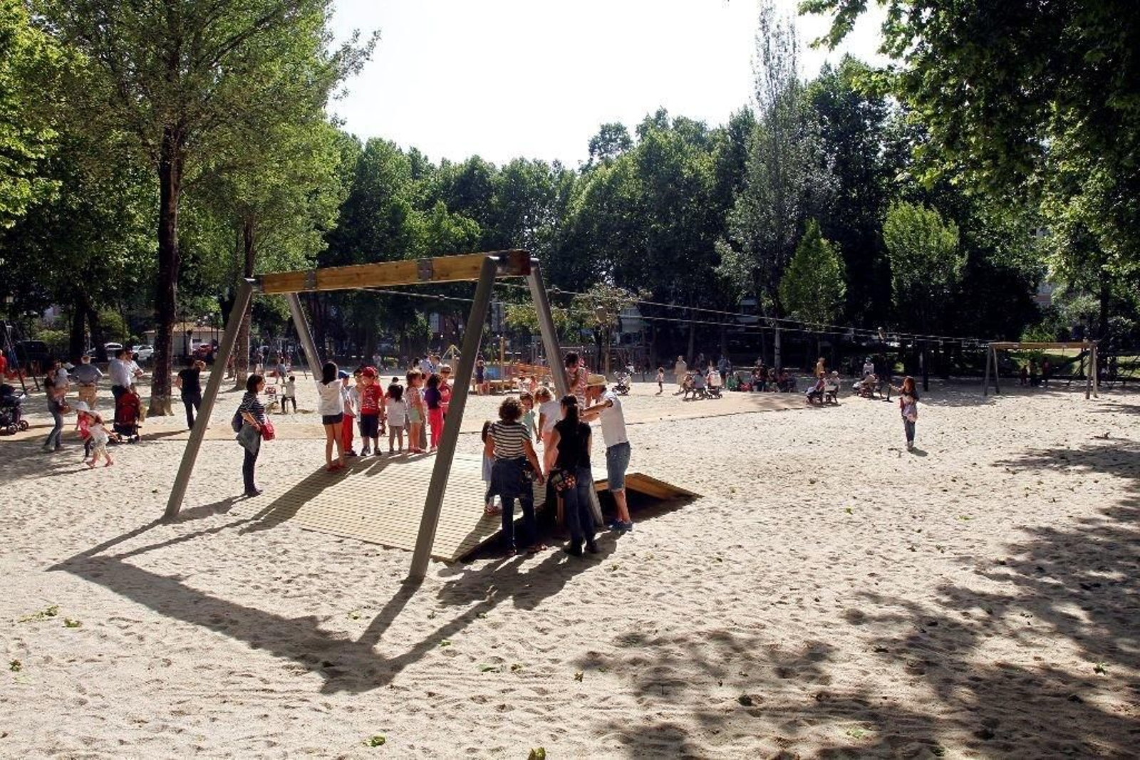 Las obras en el parque infantil de Castrelos están terminadas y ayer se abrió al público.