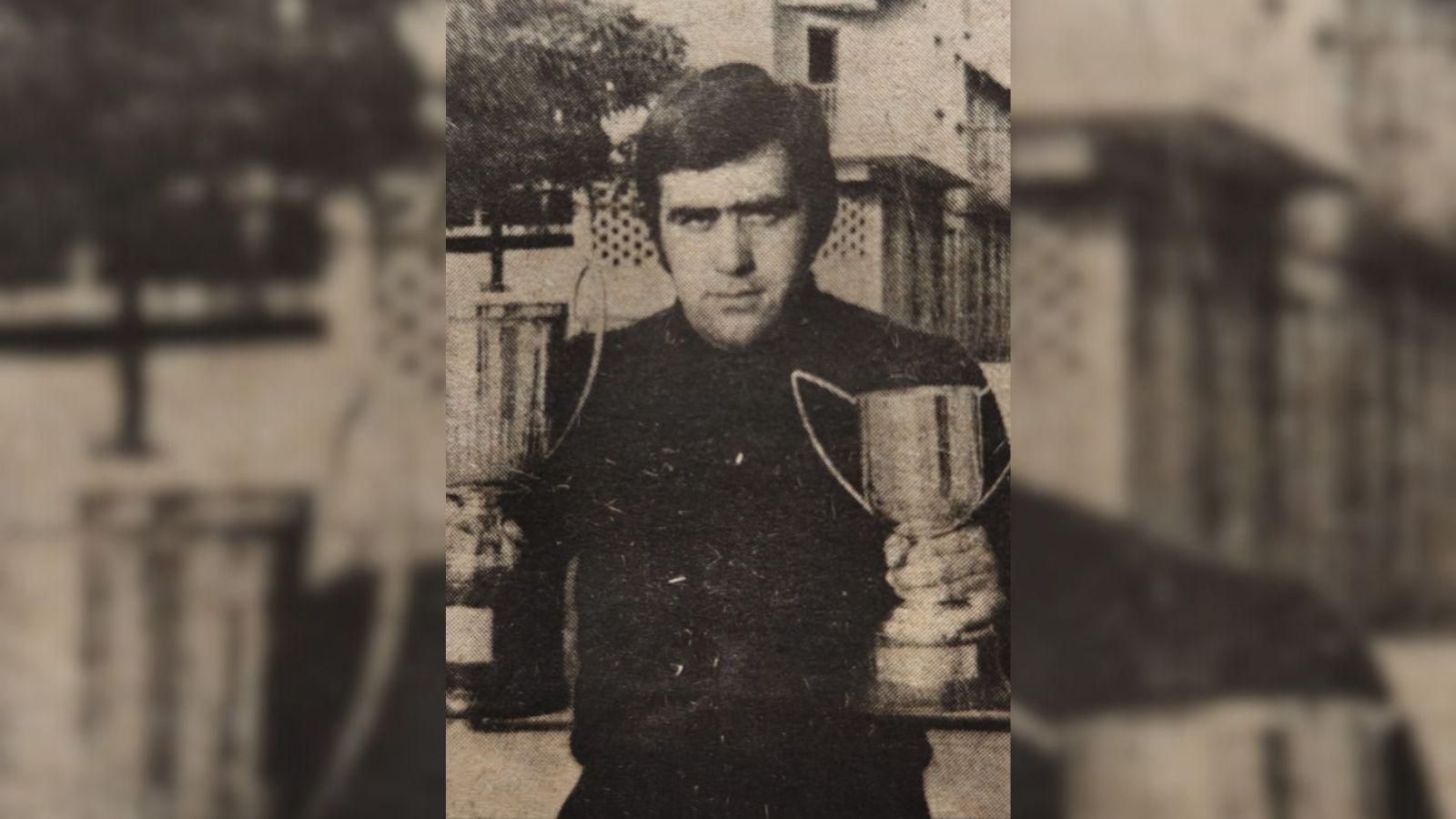 Julio Castro Mosquera con sus dos trofeos.