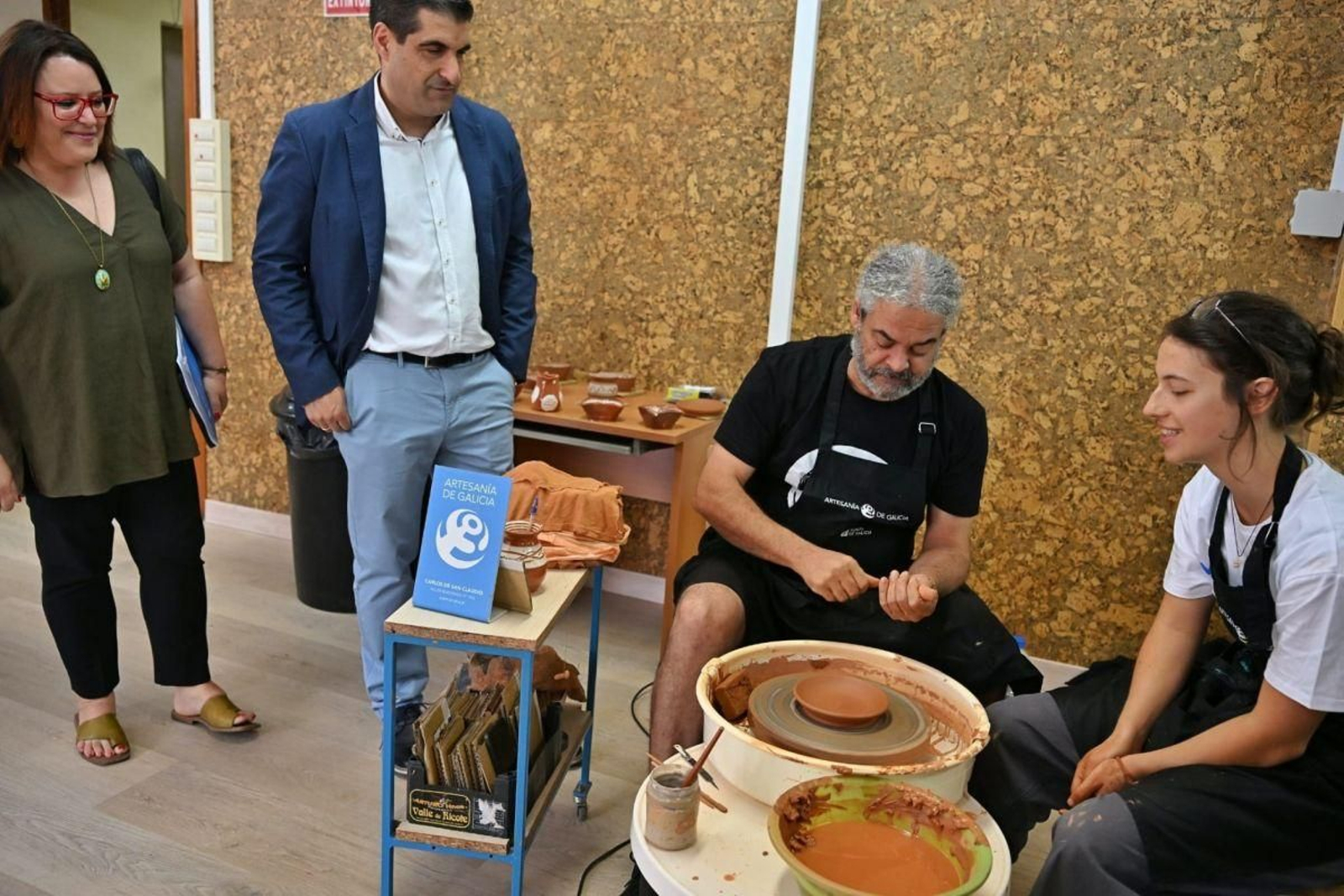 O obradoiro de cerámica, no medio dunha demostración.