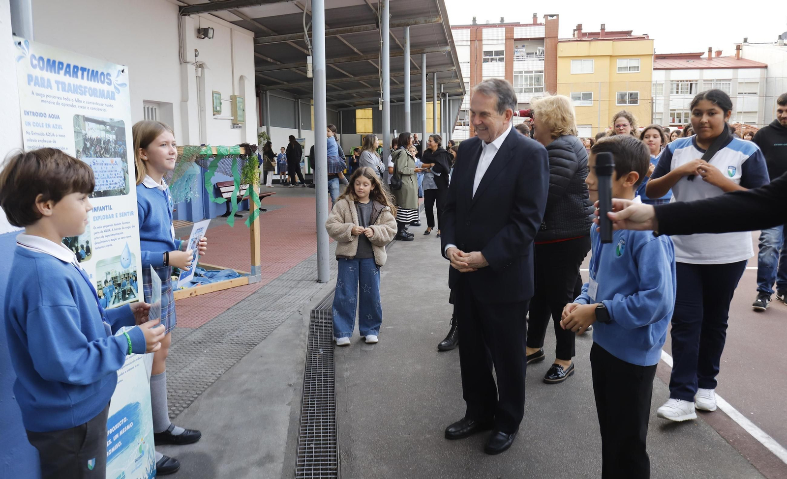 Galería | El Colegio Alba de Vigo celebra la jornada “Alba en Azul”