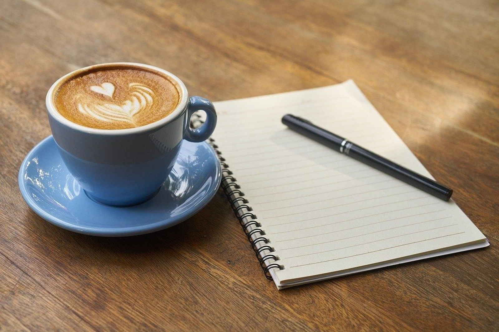 Una taza de café.