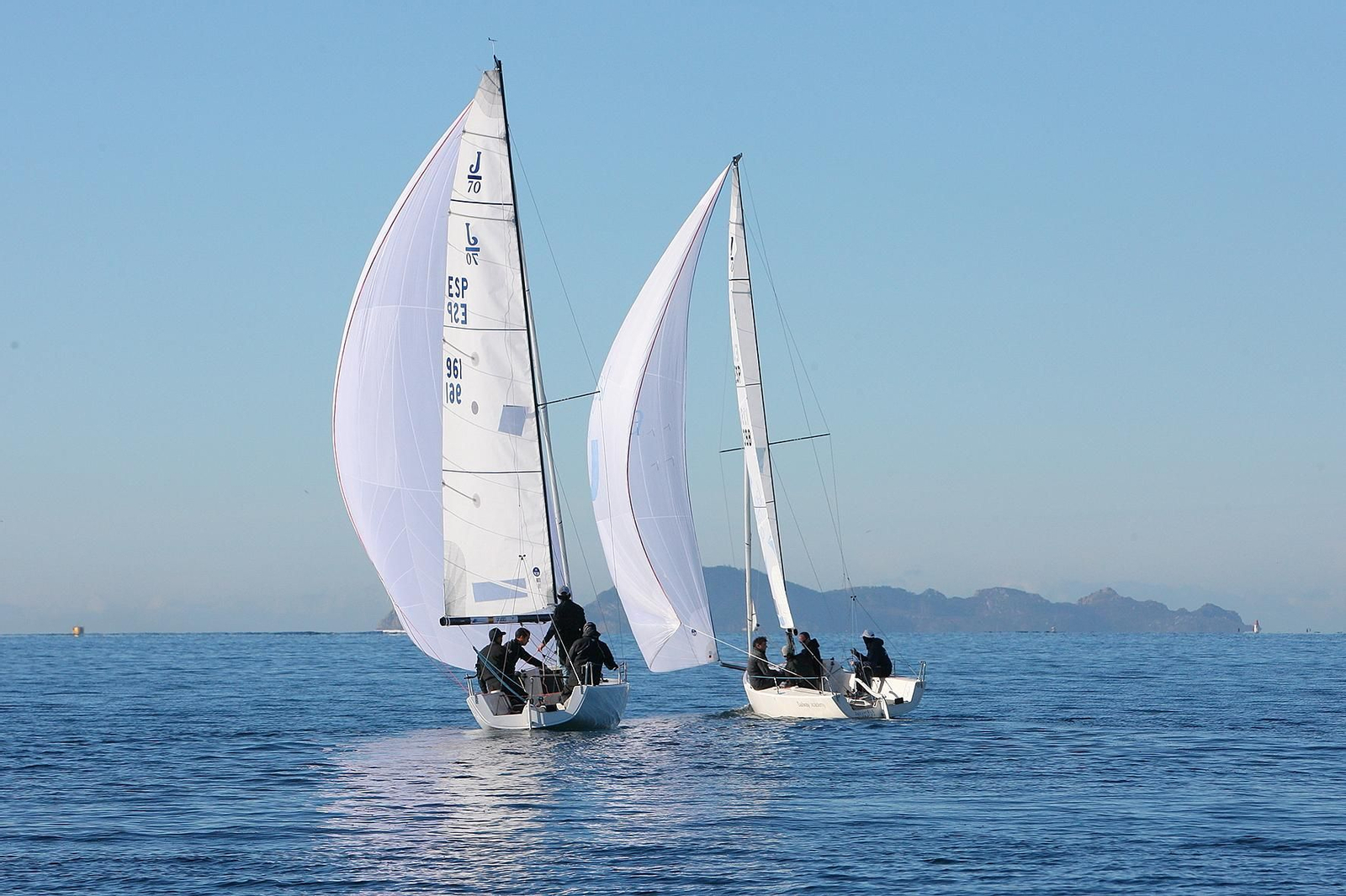 La Ría de Vigo lució soleada pero con muy poco viento ayer.
