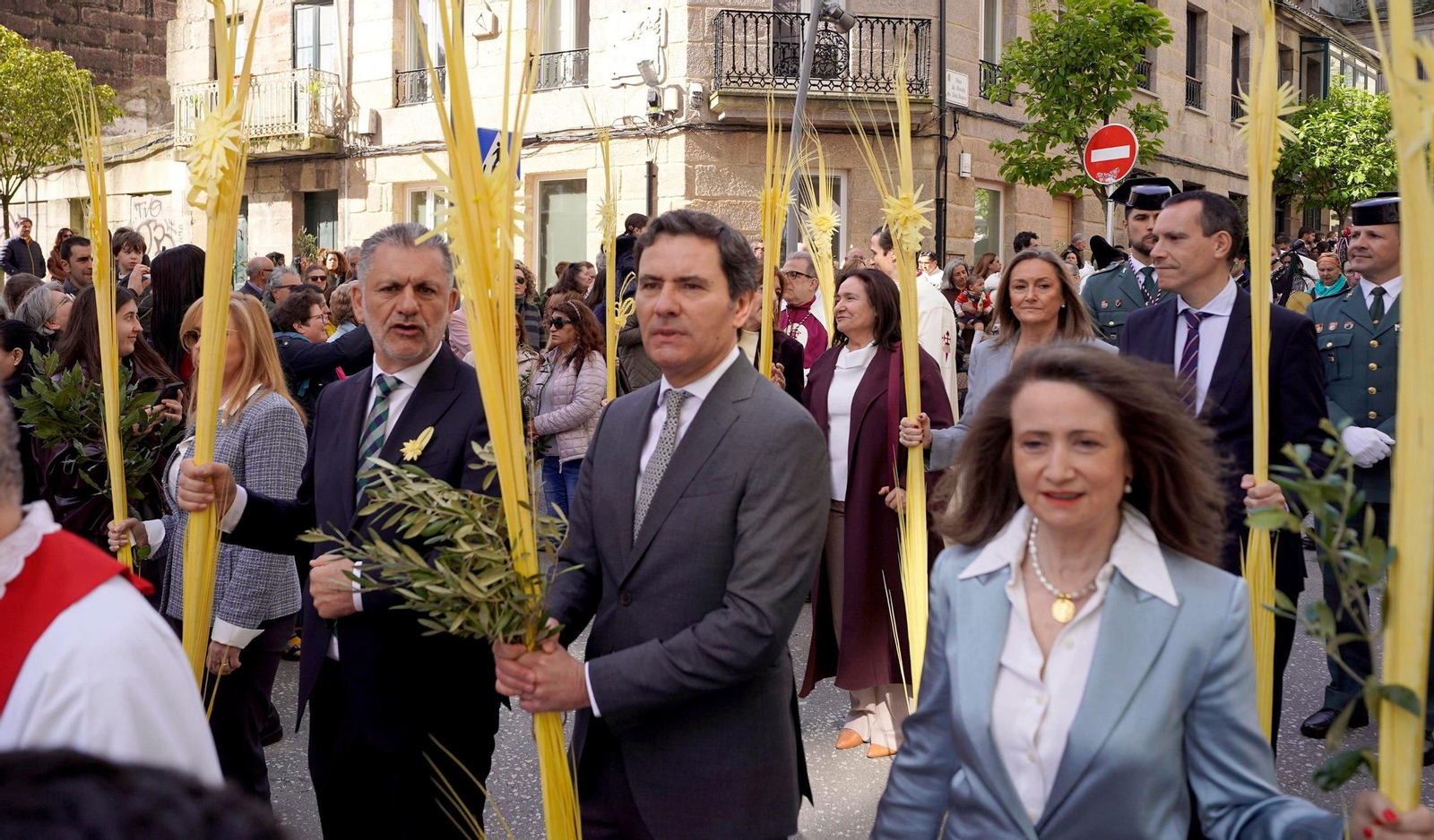 Galería | La Borriquita llena de fe y color las calles de Vigo