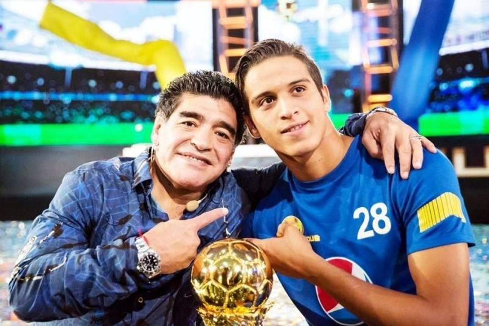 Diego Armando Maradona y Youssef Al Watani, durante el programa "The Victorious" en Dubai.