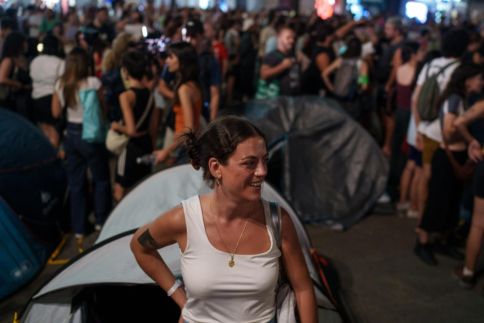 EuropaPress_7802898_centenares_personas_comienzan_acampada_improvisada_puerta_sol_manifestacion