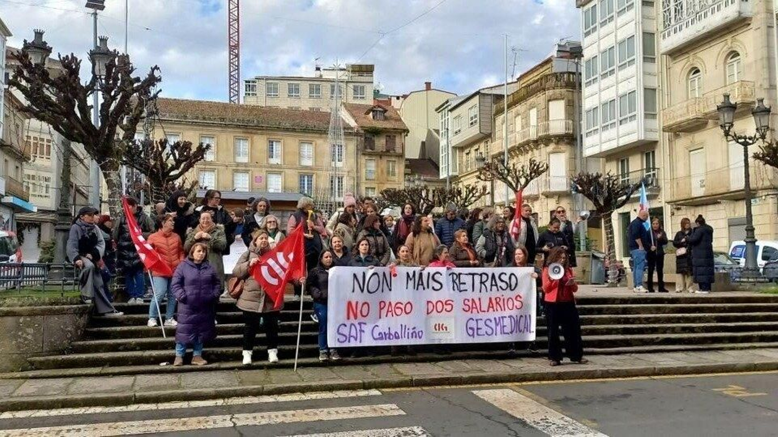 Manifestación de trabajadoras del SAF y Residencia en la Plaza Mayor.