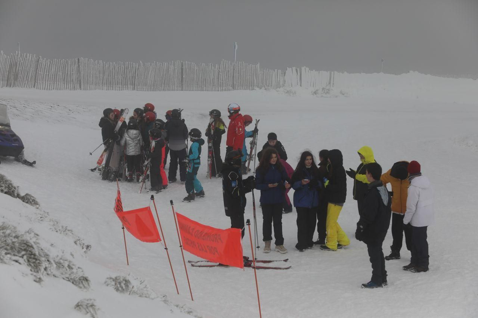 Jornada de esquí en la nieve (Foto: José Paz)