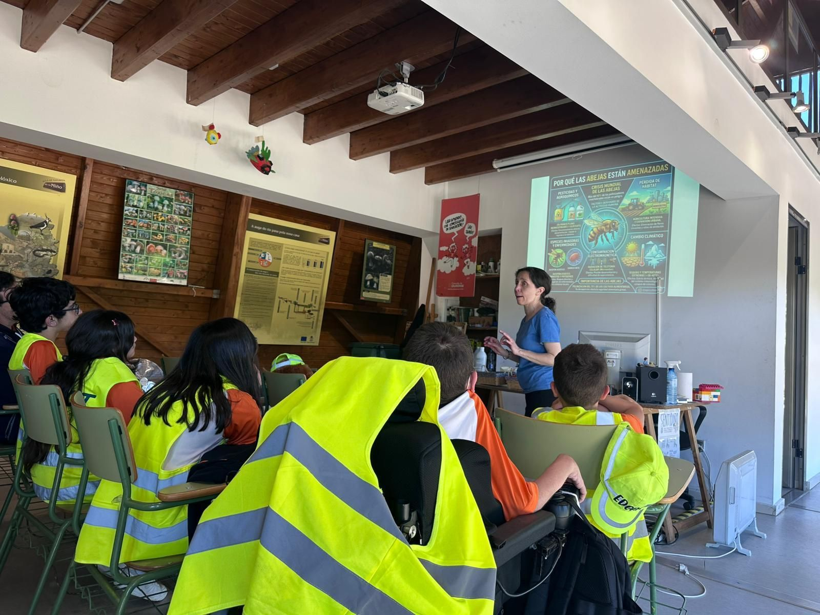 Jornada de apicultura tradicional de Ecovigilantes