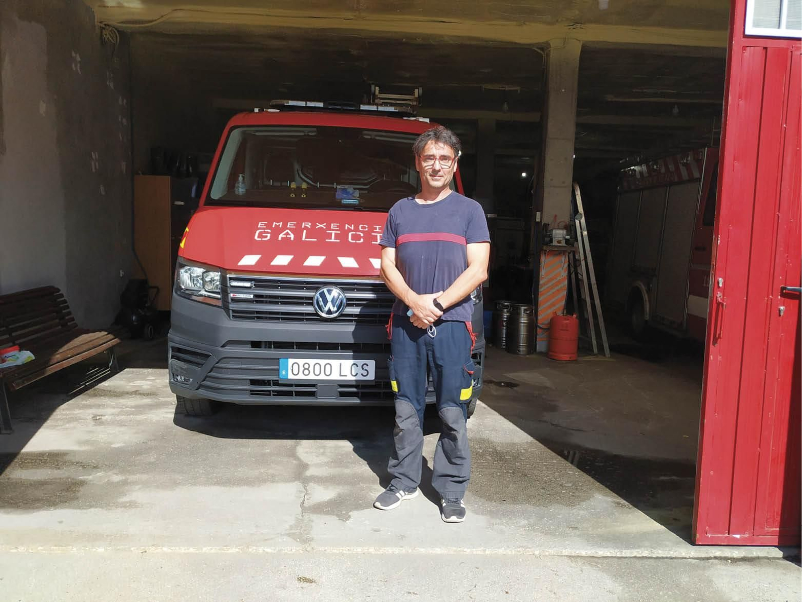 Miguel Barros, ante la sede del GES de O Barco. (J.C.)