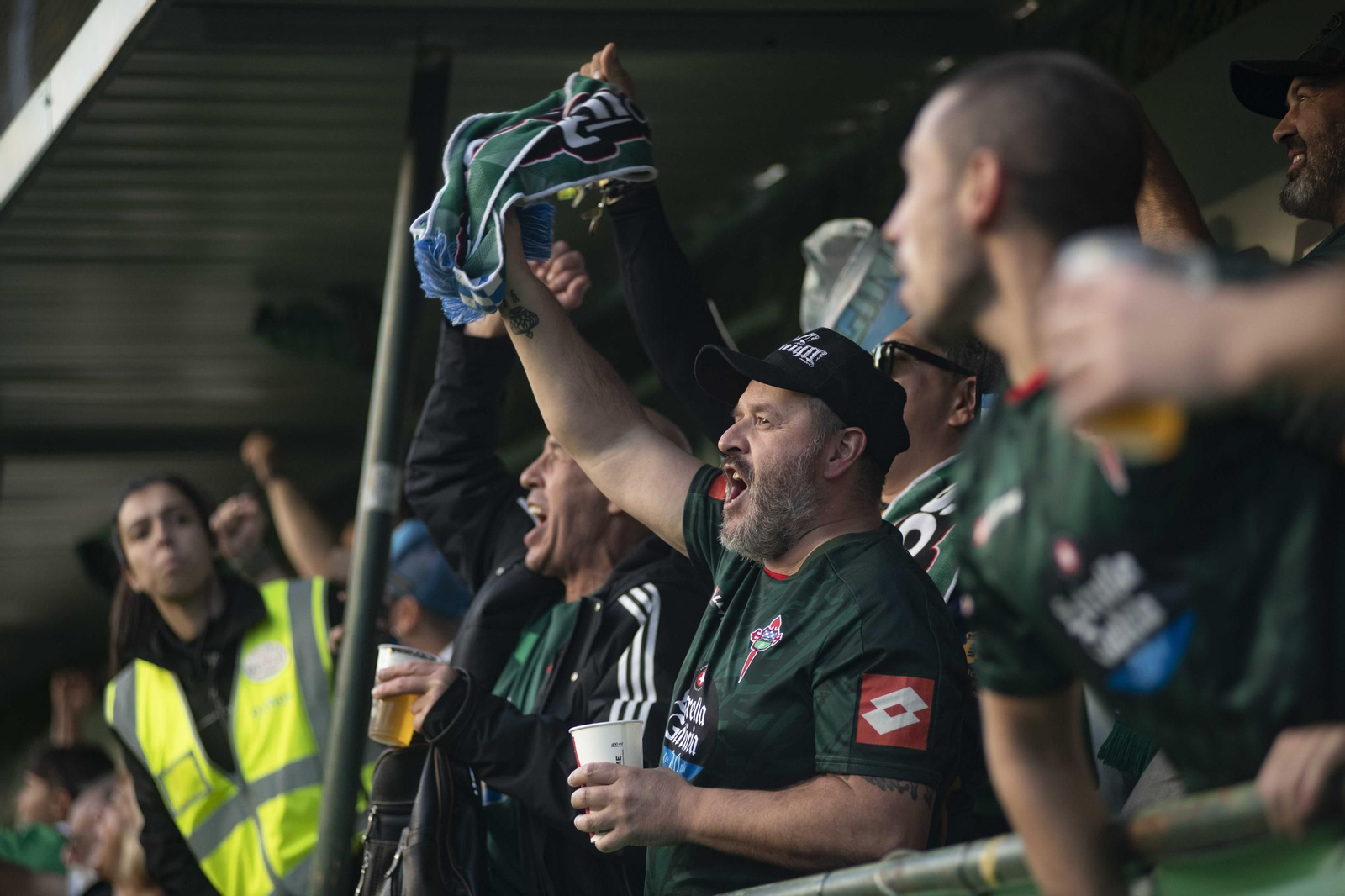 Galería | El Arenteiro y el Racing de Ferrol , protagonistas del derbi gallego en Espiñedo