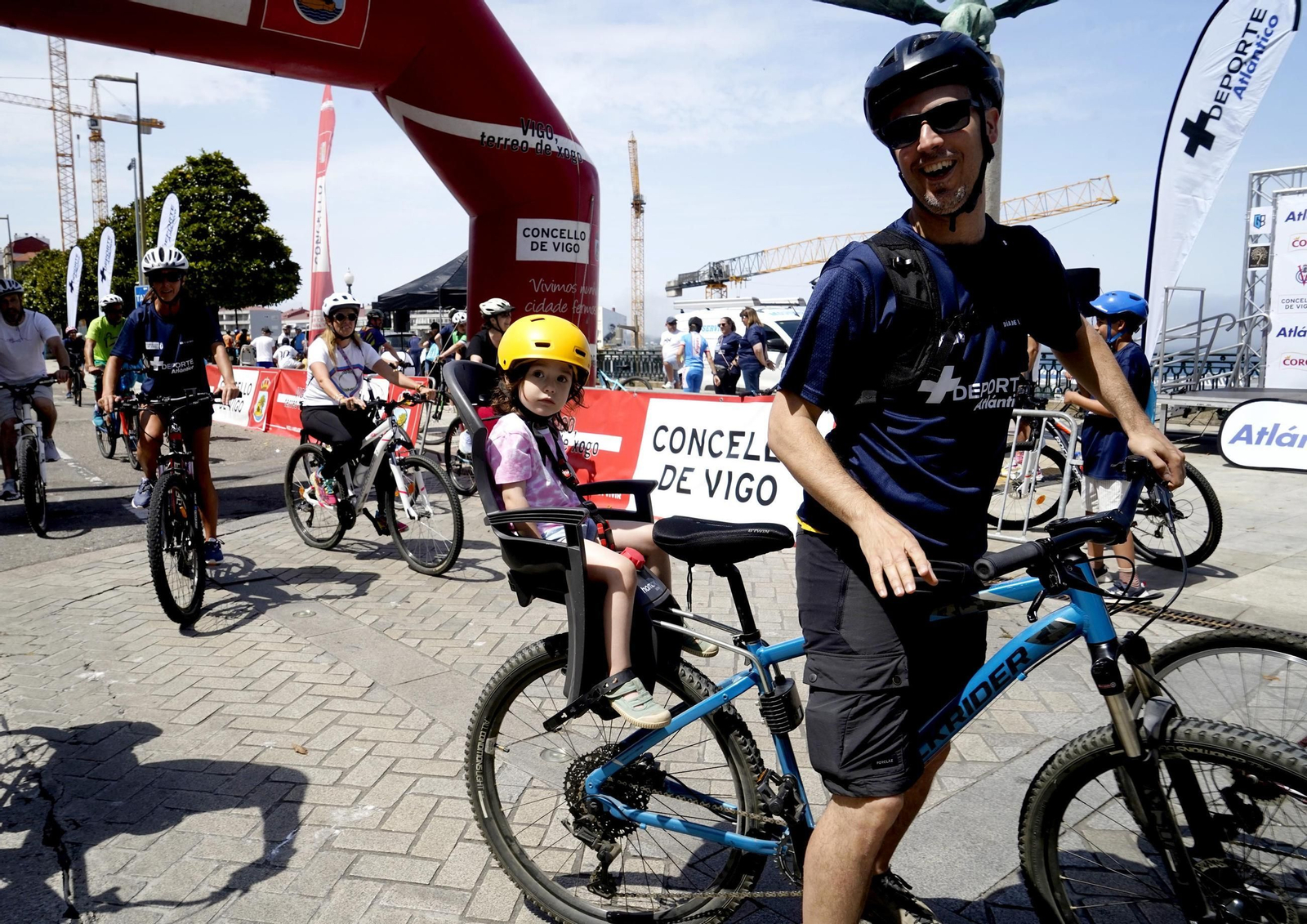 Galería | El ciclismo toma Vigo con la primera edición del Día de la Bici de Atlántico
