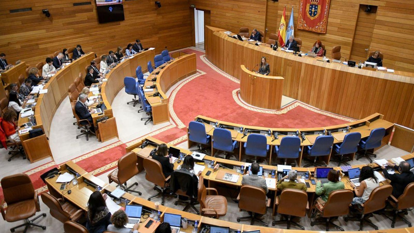 La conselleira de Política Social e Igualdade, Fabiola García, comparece en el Pleno del Parlamento.