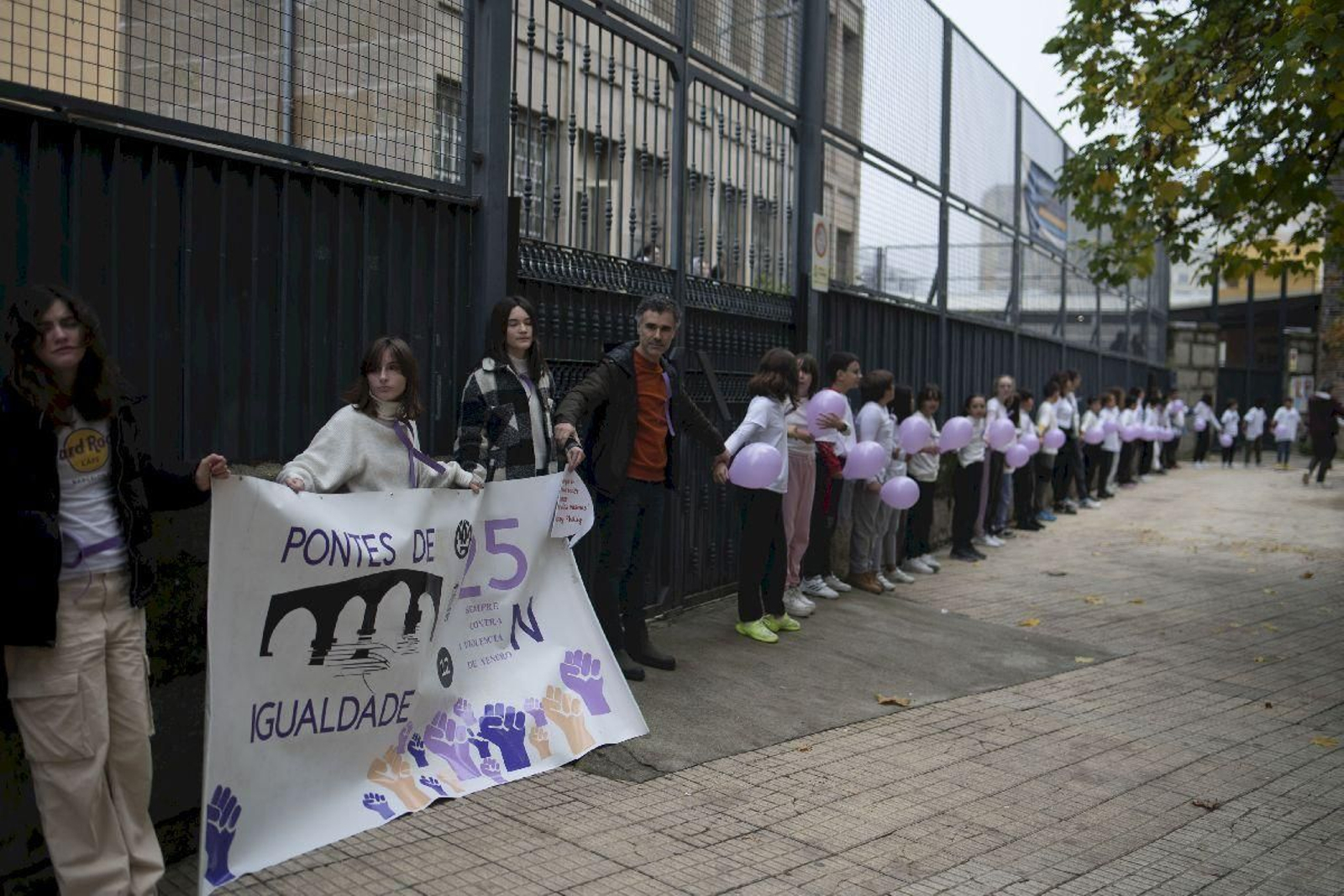 Acto organizado por el alumnado del IES 12 de Outubro, CEIP Prácticas e IES Blanco Amor.
Foto: Xesús Fariñas