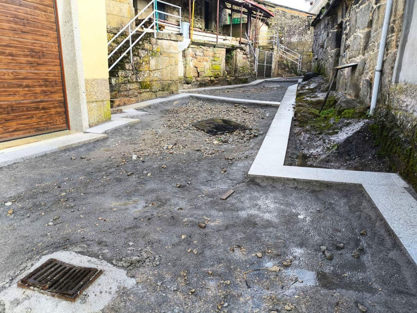 Obras en ejecución en el casco histórico de Cea.