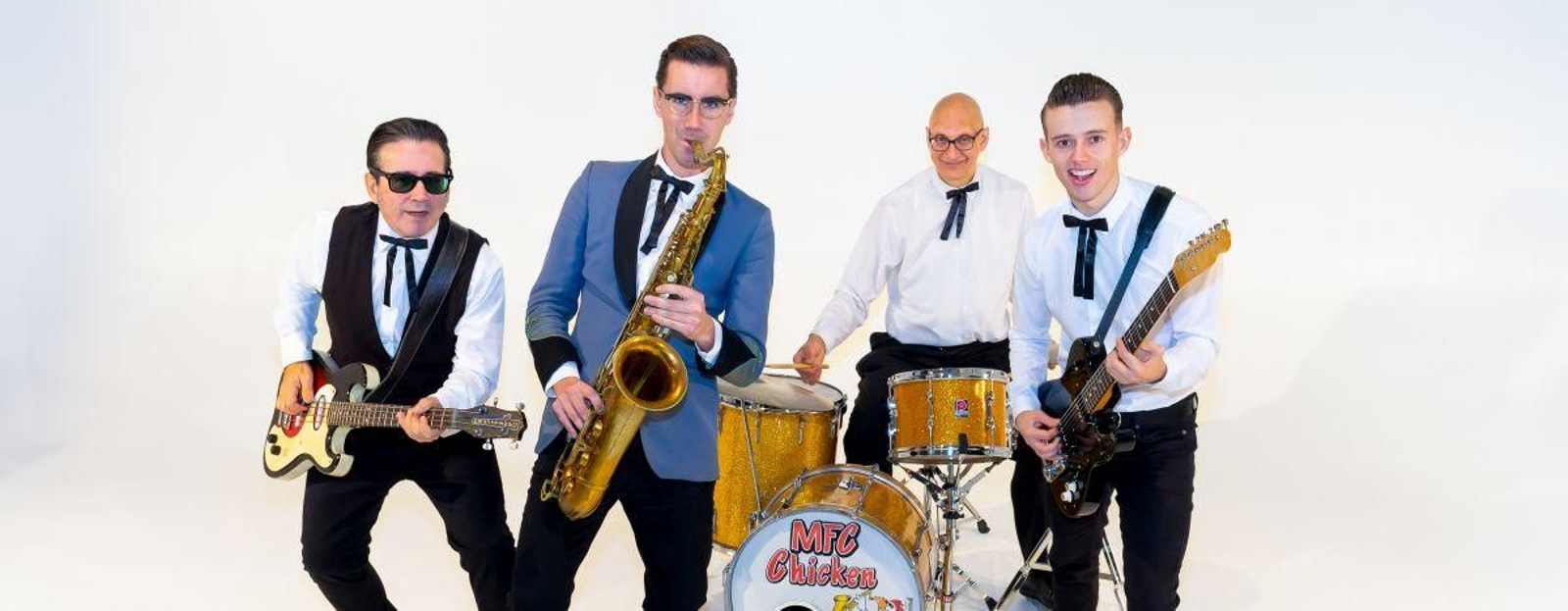 La banda británica MFC Chicken en acción