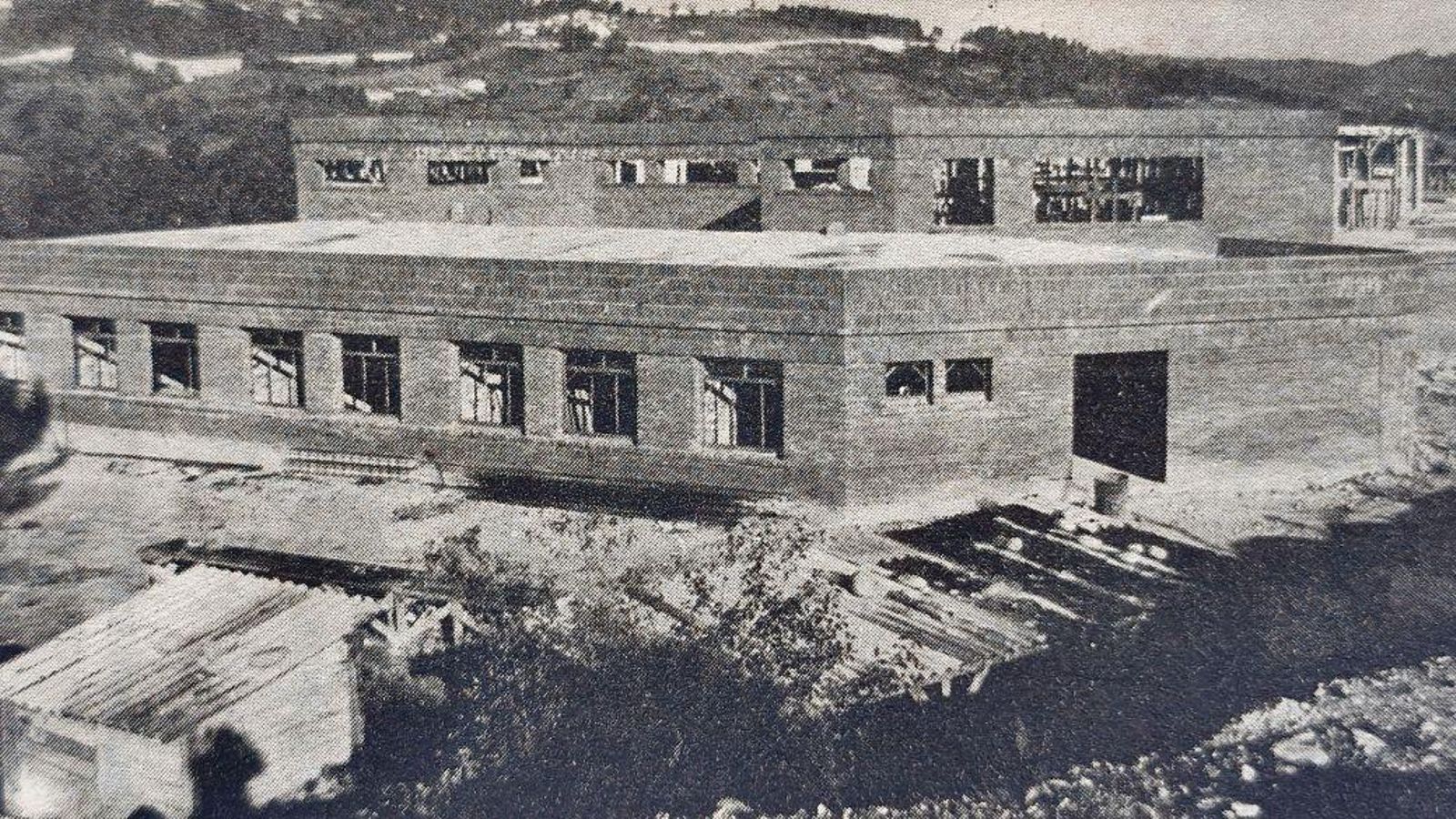 Obras del Colegio de de Velle, paralizadas desde hace más de tres años.