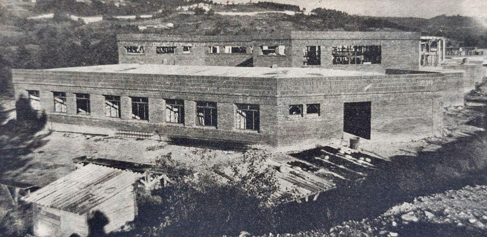 Obras del Colegio de de Velle, paralizadas desde hace más de tres años.