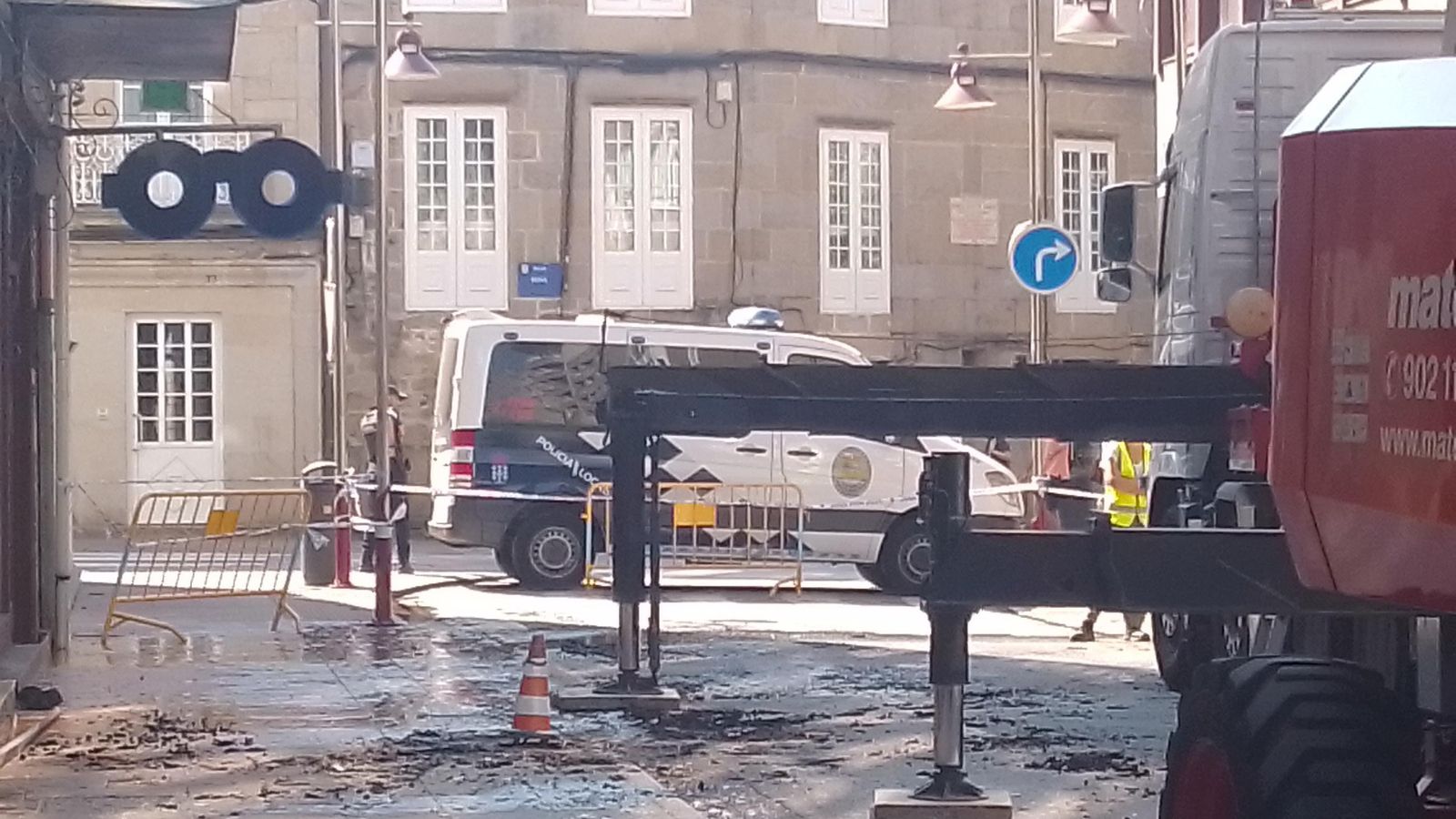 La calle Riestra, de Pontevedra, permanece cortada