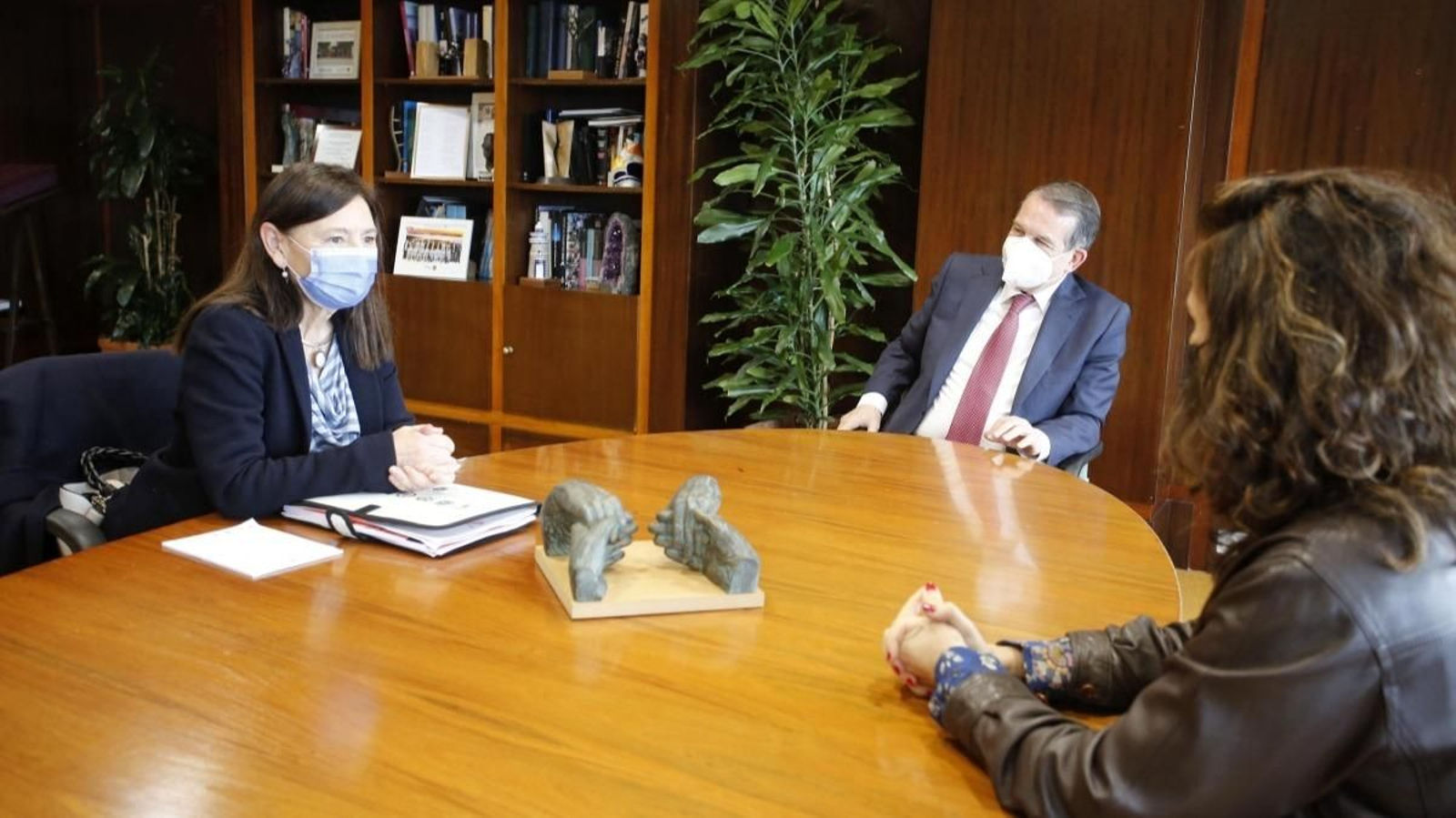 La reunión entre Caballero y Carballo, ayer en el Concello.