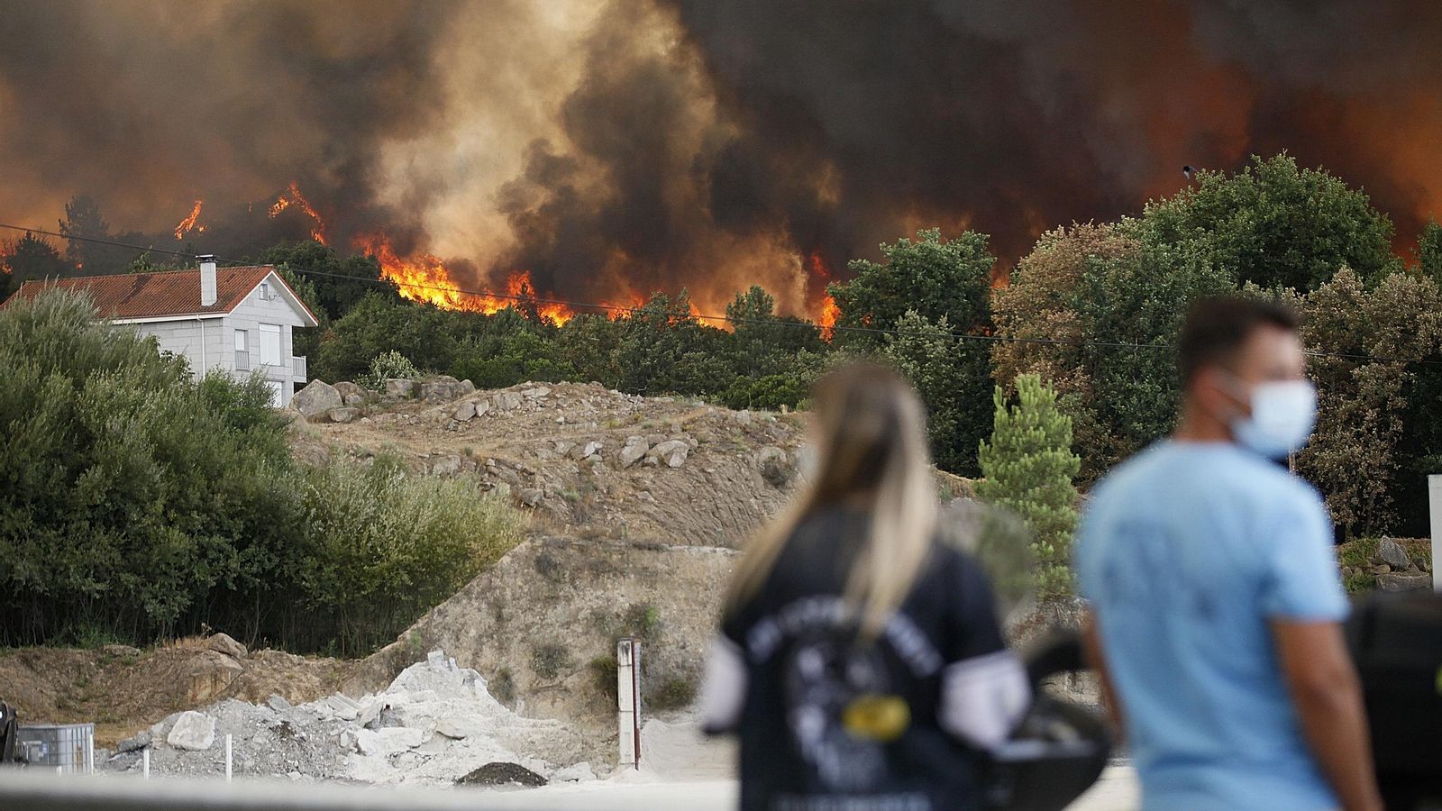 Galería | El fuego rodea Ourense