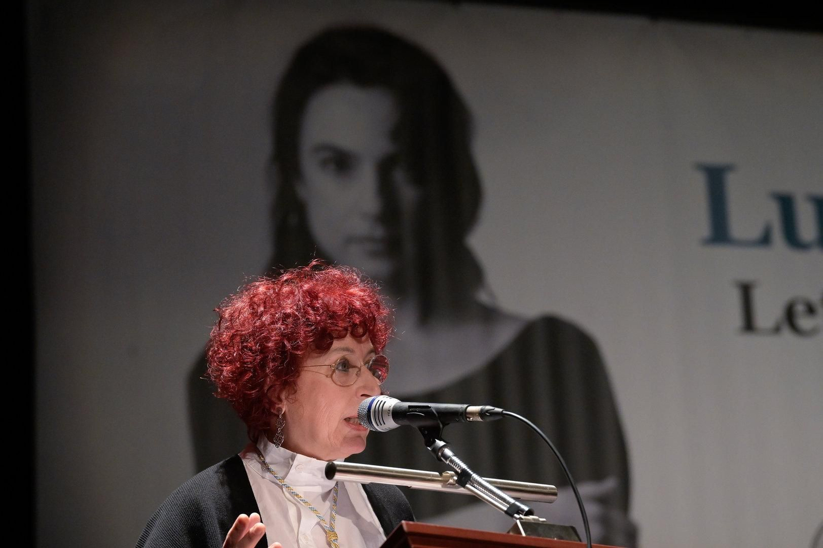 A xornalista Ana Romaní tamén interviu durante o acto.