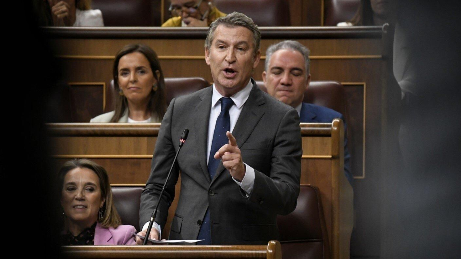 El presidente del PP, Alberto Núñez Feijóo, en el Congreso de los Diputados. // Europa Press